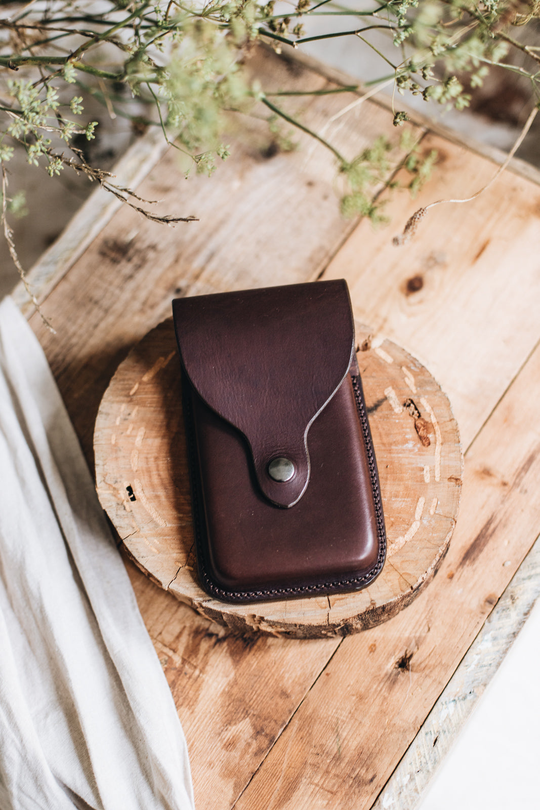 Smart iPhone Leather Pouch - Main Image
