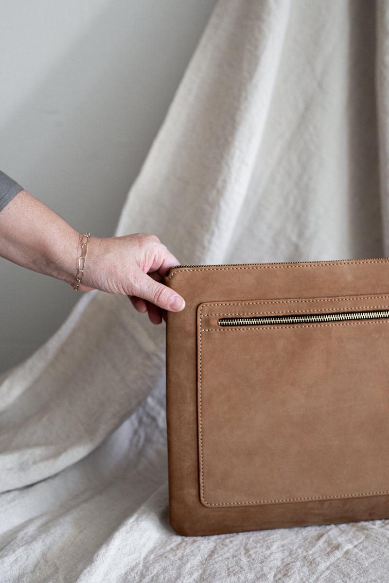 The Laptop Case in Nutmeg - Large size