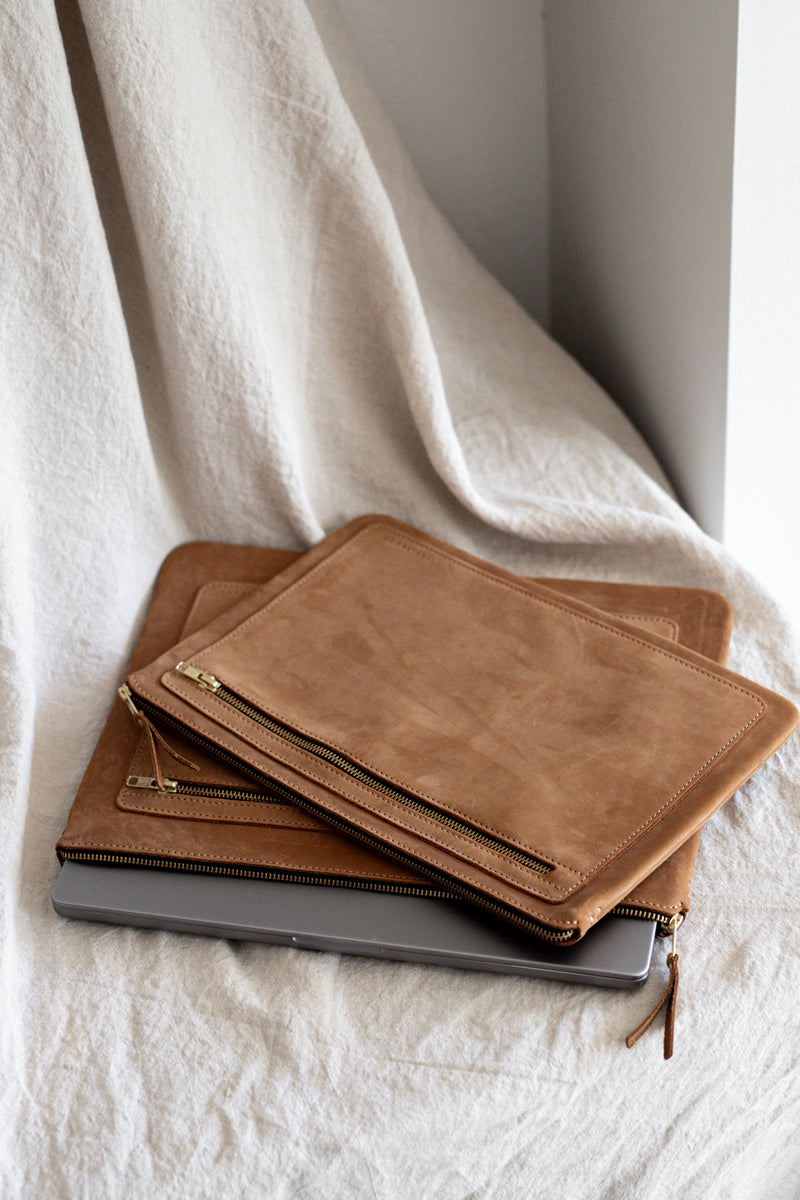 The Laptop Case in Nutmeg - Regular size | Pre-Order for 25th October Shipping