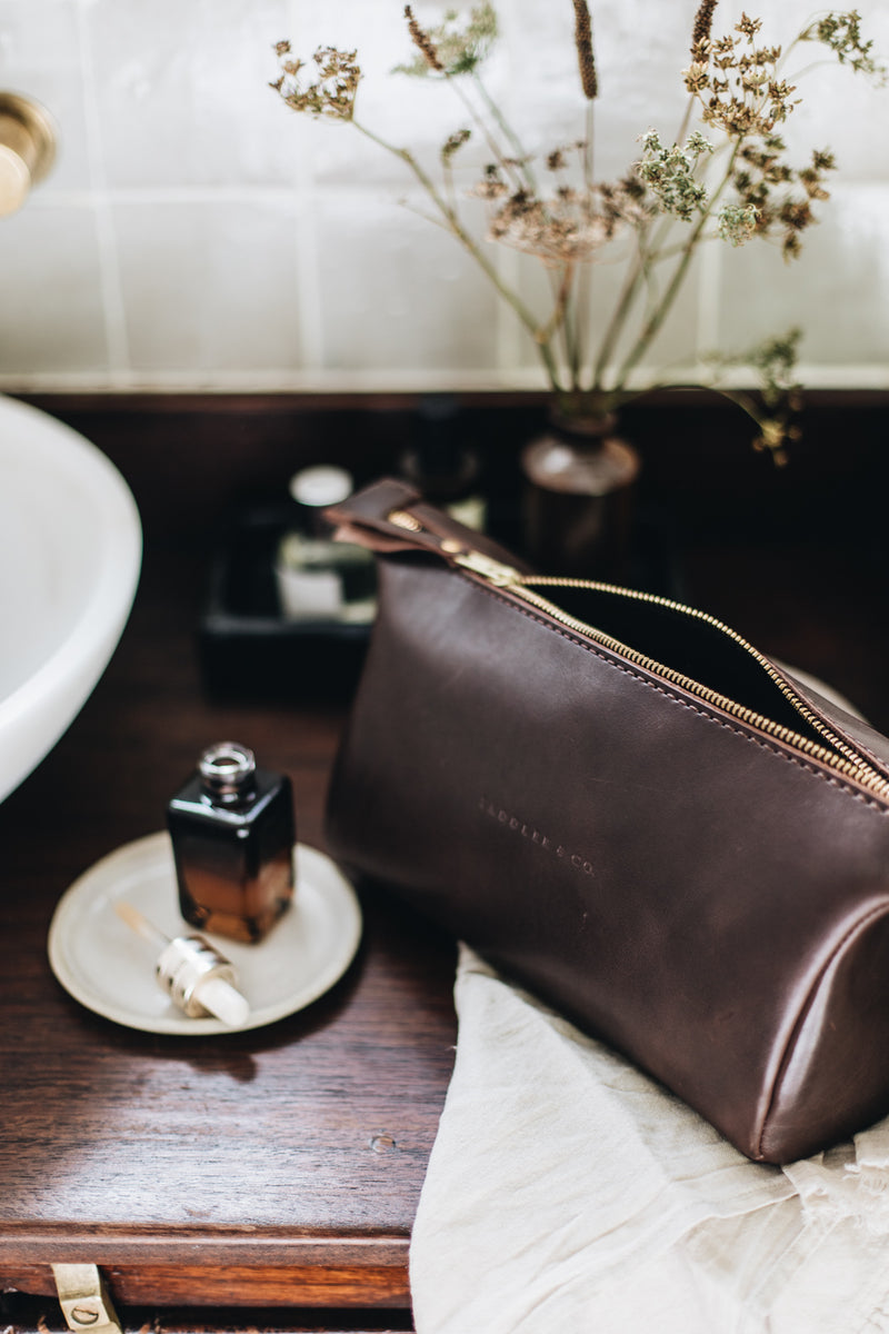 Leather Toiletry Bag in Cocoa – Saddler & Co